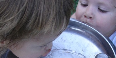 Kids at water fountain